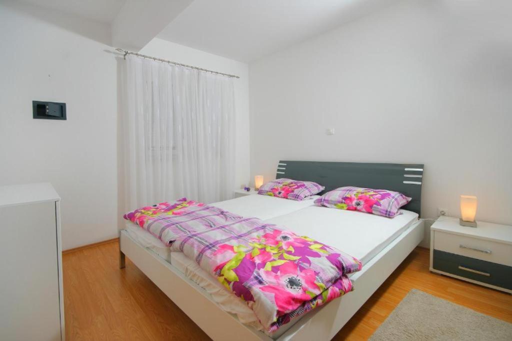Apartmani Mane Traù Esterno foto