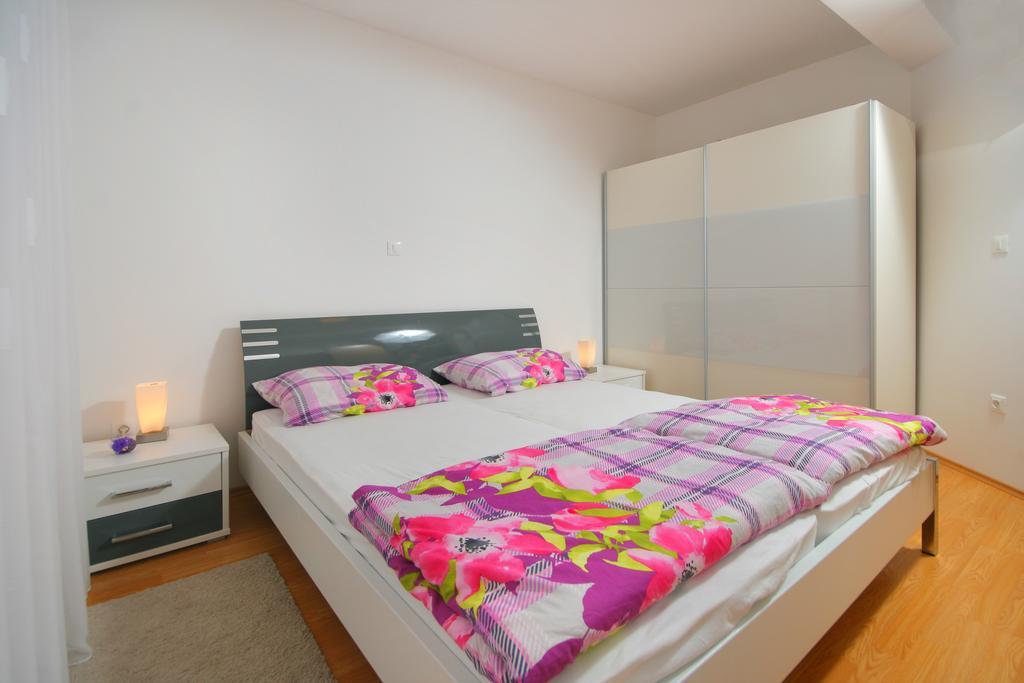 Apartmani Mane Traù Esterno foto